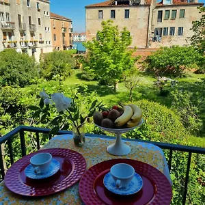 Angela Di House Venetië
